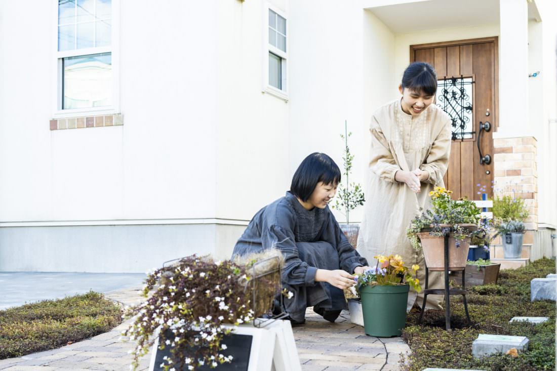 寄せ植えやガーデニングを楽しむ輸入住宅