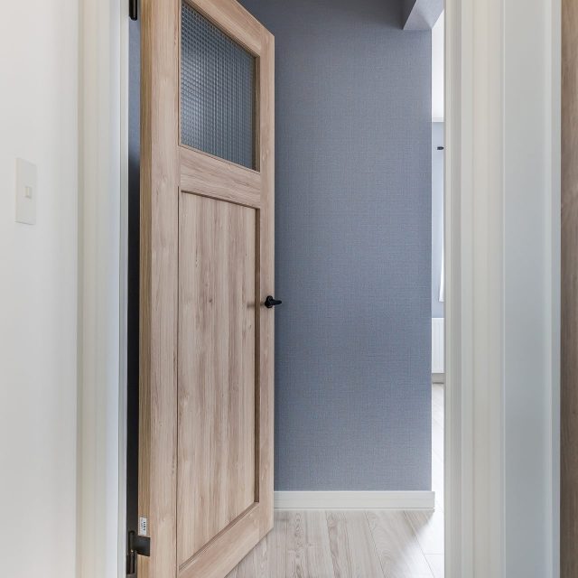 木目調のドアデザイン